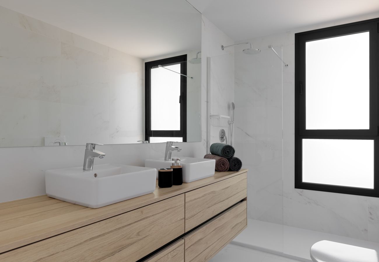 Apartment in Benidorm - BB 136 3 Bedrooms and 2 bathrooms apartment