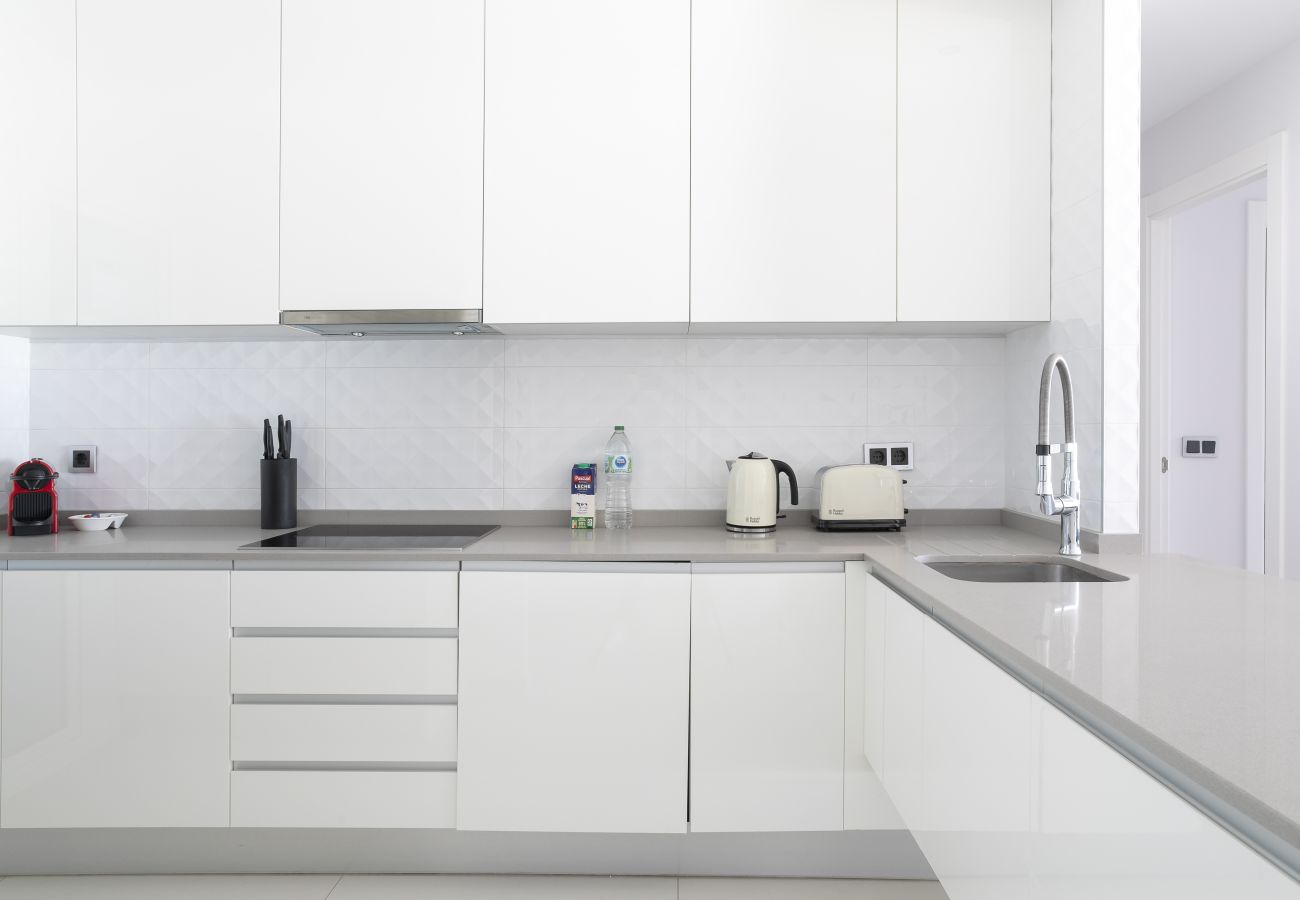 Апартаменты на Бенидорм / Benidorm - DRIVE 122 Benidorm Beachside Bliss by CAR