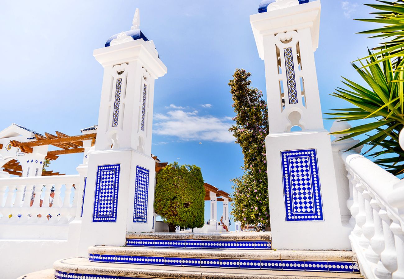Апартаменты на Бенидорм / Benidorm - DRIVE 179 Apartamento de 2 dormitorios